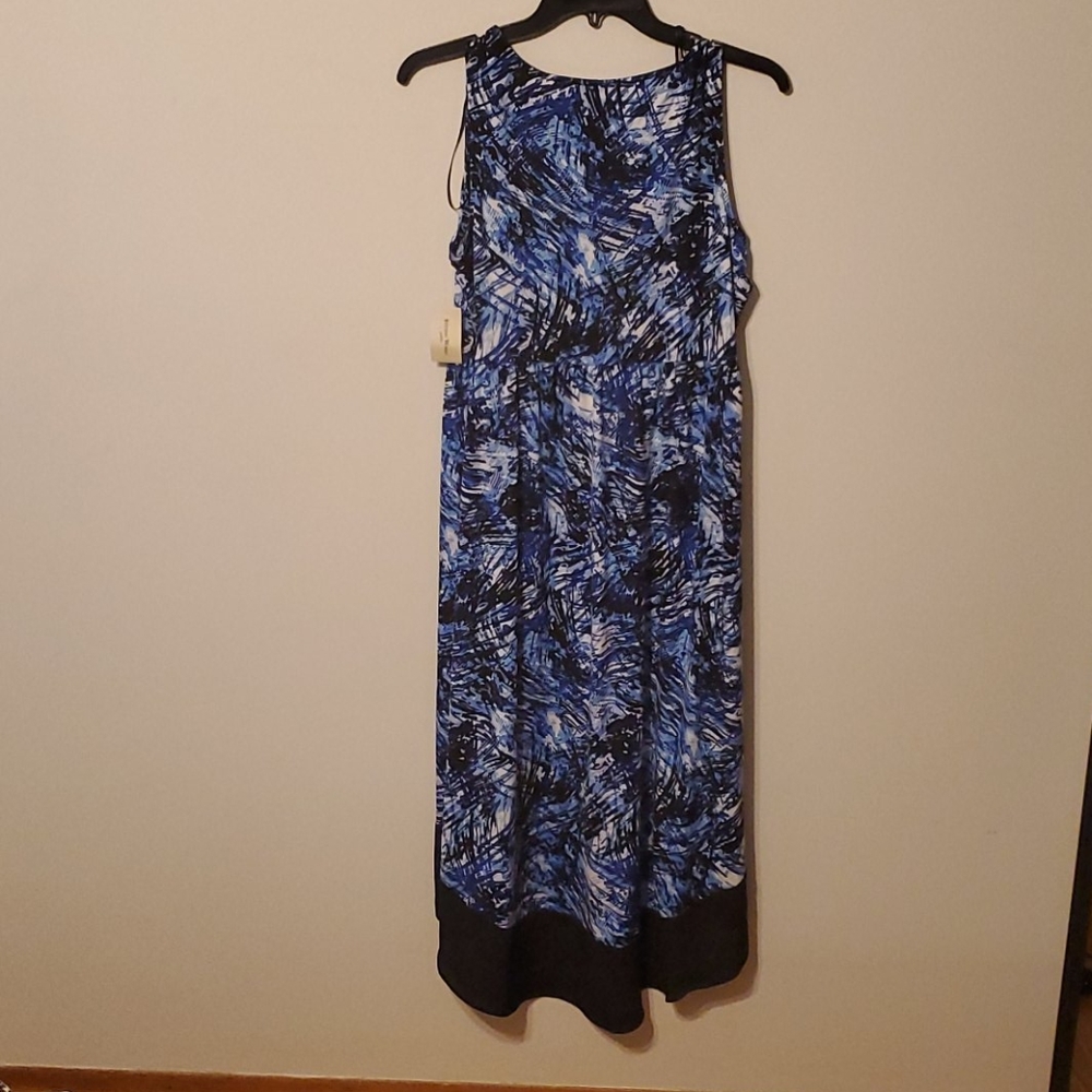 Dress - Picture 2 of 5